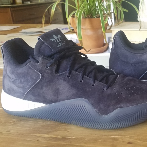 Adidas - Picture 3 of 4